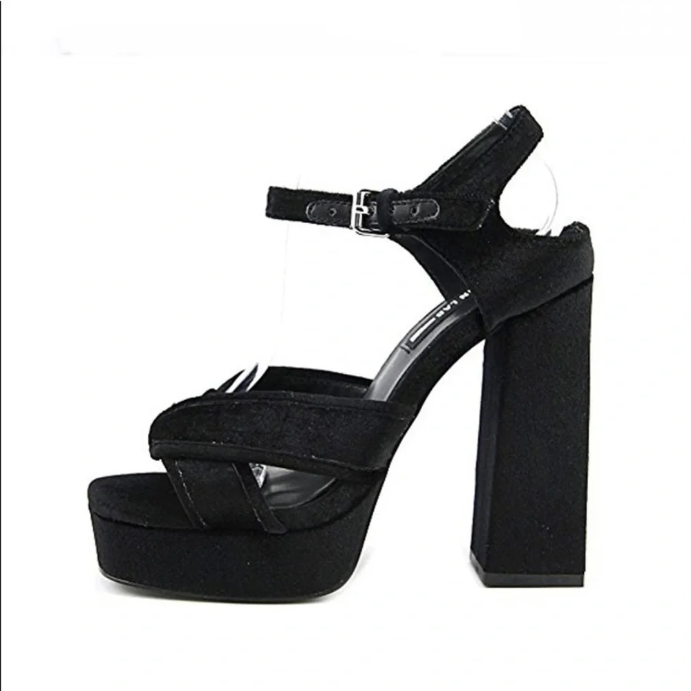 𝅺DESIGN LAB Black Velvet platform shoes stacked heel size 7